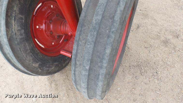 image for item DR9566 Farmall 560 tractor