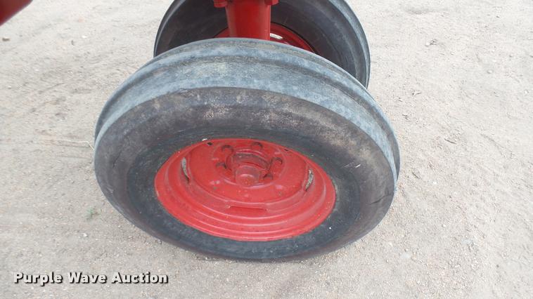 image for item DR9566 Farmall 560 tractor