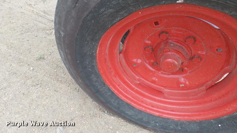 image for item DR9566 Farmall 560 tractor