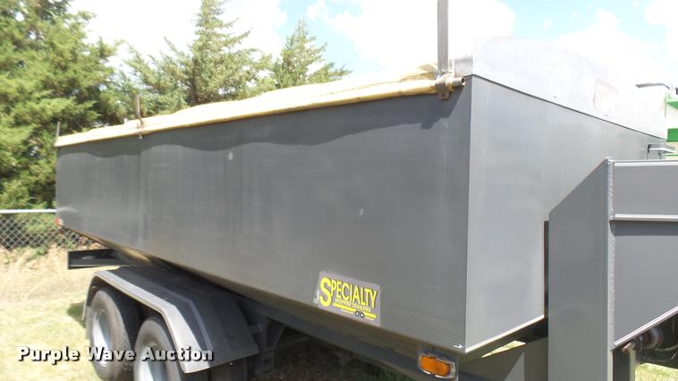 image for item DR9630 1993 Specialty hopper bottom grain trailer