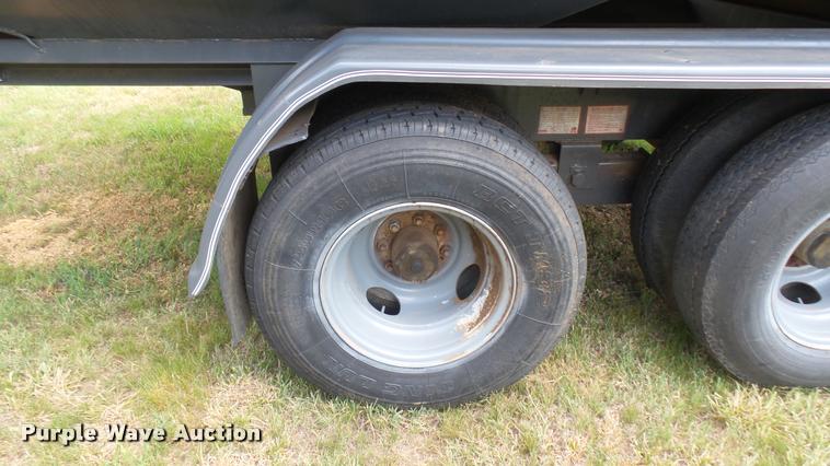 image for item DR9630 1993 Specialty hopper bottom grain trailer