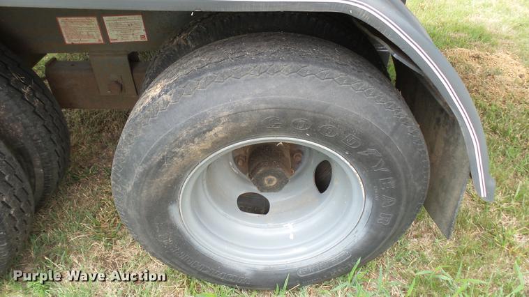 image for item DR9630 1993 Specialty hopper bottom grain trailer