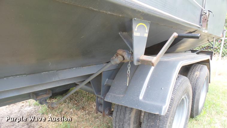 image for item DR9630 1993 Specialty hopper bottom grain trailer