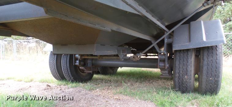 image for item DR9630 1993 Specialty hopper bottom grain trailer