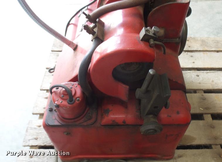 Ko Lee valve grinding machine in Geneseo, KS Item DR9632 sold