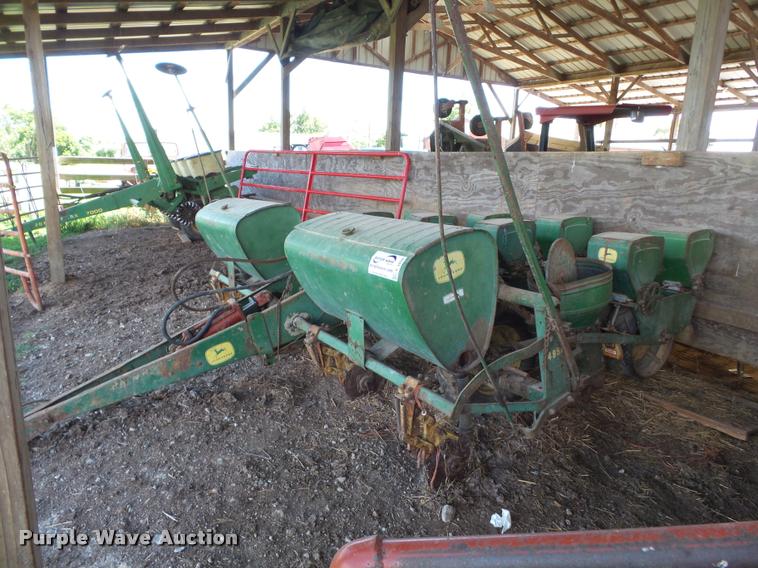 image for item K3250 John Deere 495A planter