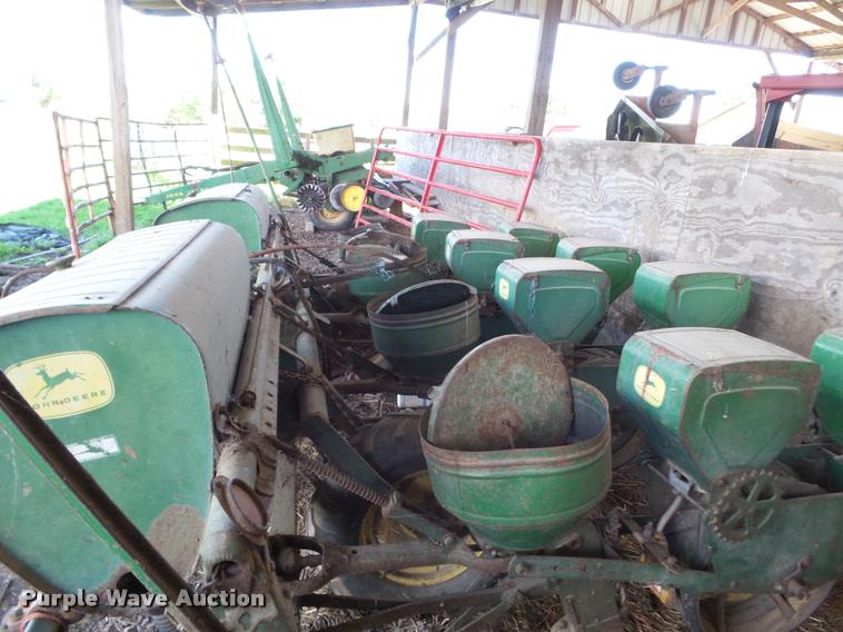 image for item K3250 John Deere 495A planter