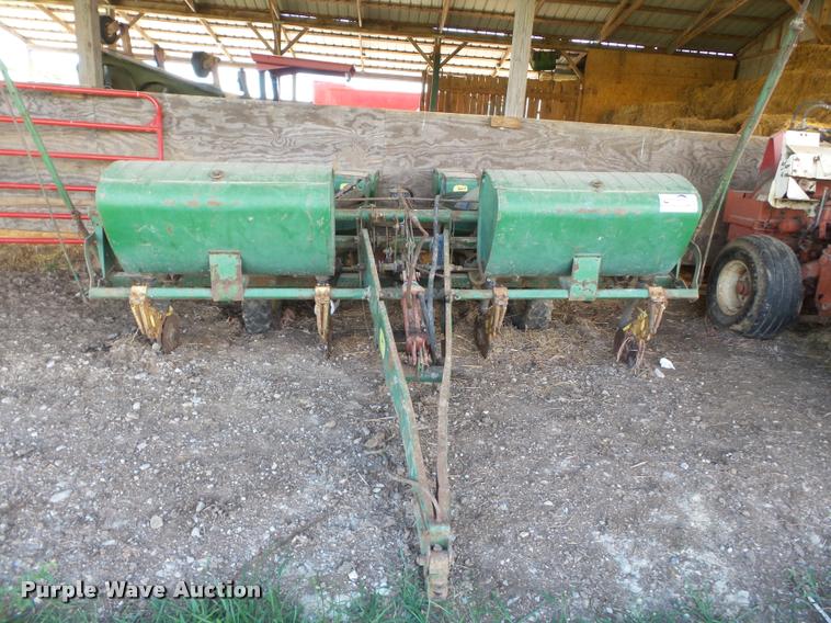image for item K3250 John Deere 495A planter
