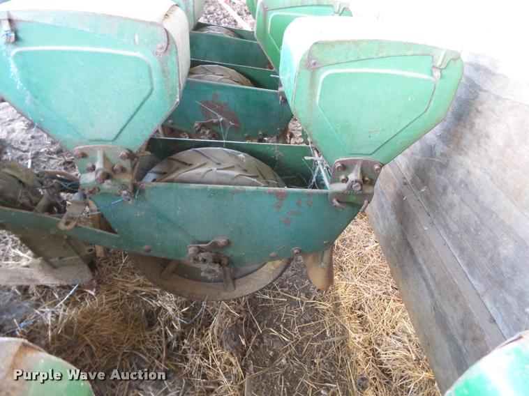 image for item K3250 John Deere 495A planter
