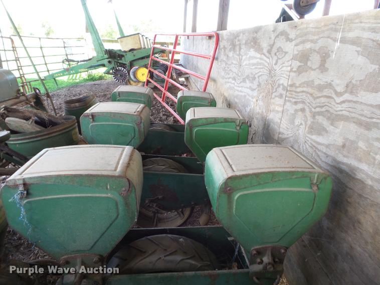 image for item K3250 John Deere 495A planter