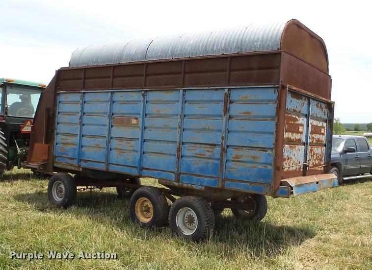 image for item K3253 Big Blue 810A silage wagon
