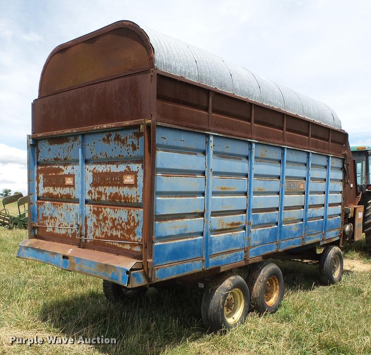 image for item K3253 Big Blue 810A silage wagon