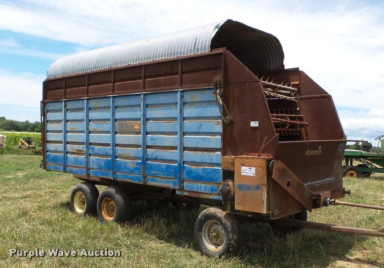 image for item K3253 Big Blue 810A silage wagon