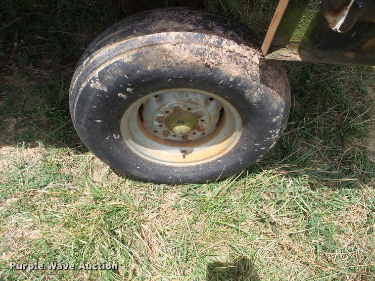 image for item K3253 Big Blue 810A silage wagon