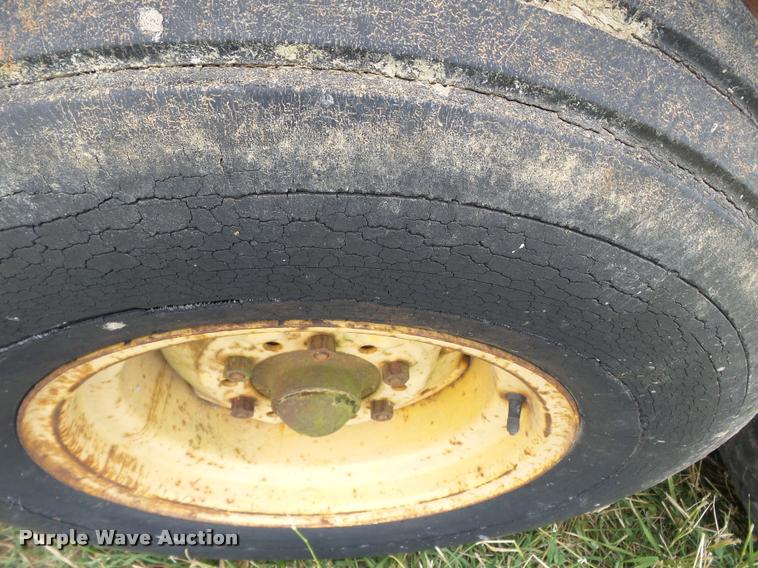 image for item K3253 Big Blue 810A silage wagon