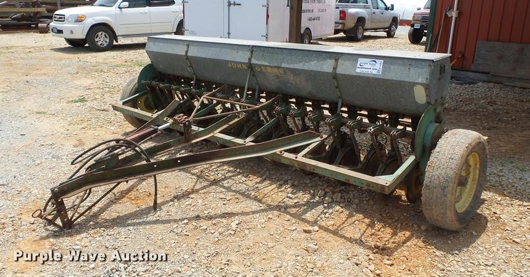 image for item K3255 John Deere E000B grain drill