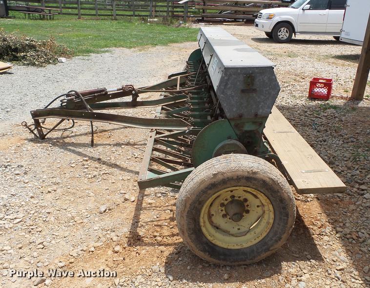 image for item K3255 John Deere E000B grain drill