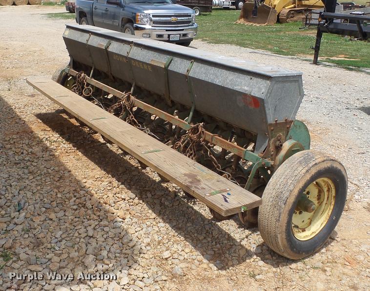image for item K3255 John Deere E000B grain drill