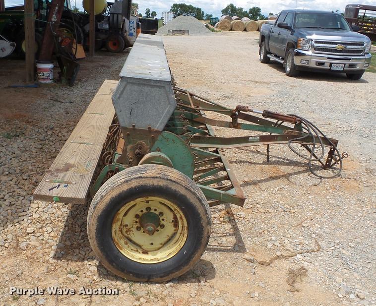 image for item K3255 John Deere E000B grain drill