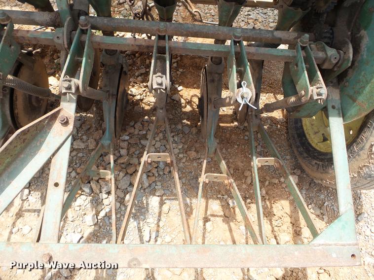 image for item K3255 John Deere E000B grain drill