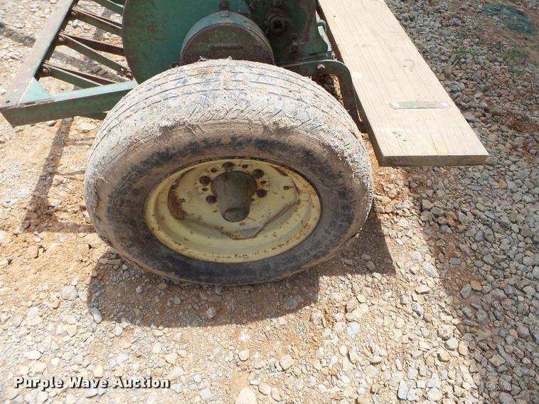 image for item K3255 John Deere E000B grain drill