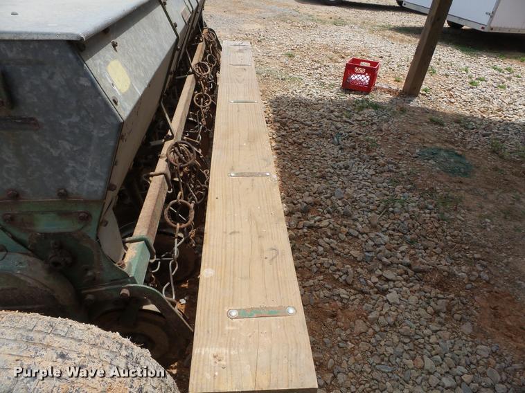 image for item K3255 John Deere E000B grain drill