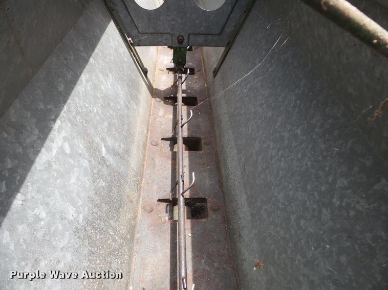 image for item K3255 John Deere E000B grain drill