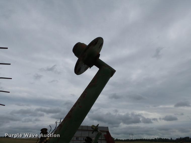 image for item K3263 Tonutti RCS8 hay rake