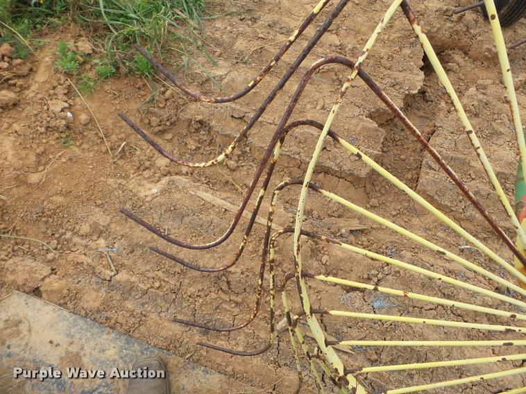 image for item K3263 Tonutti RCS8 hay rake