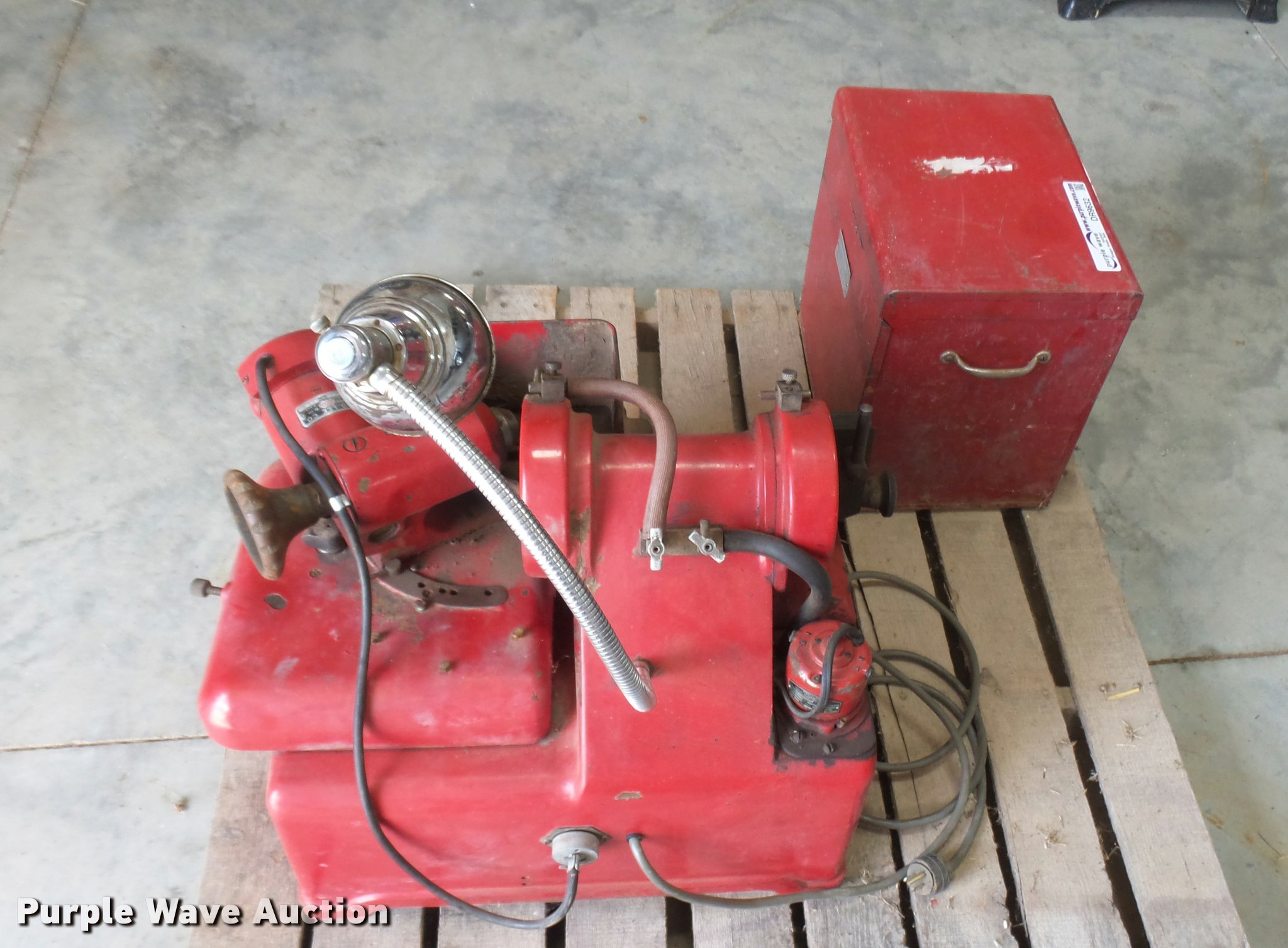Ko Lee valve grinding machine in Geneseo, KS Item DR9632 sold