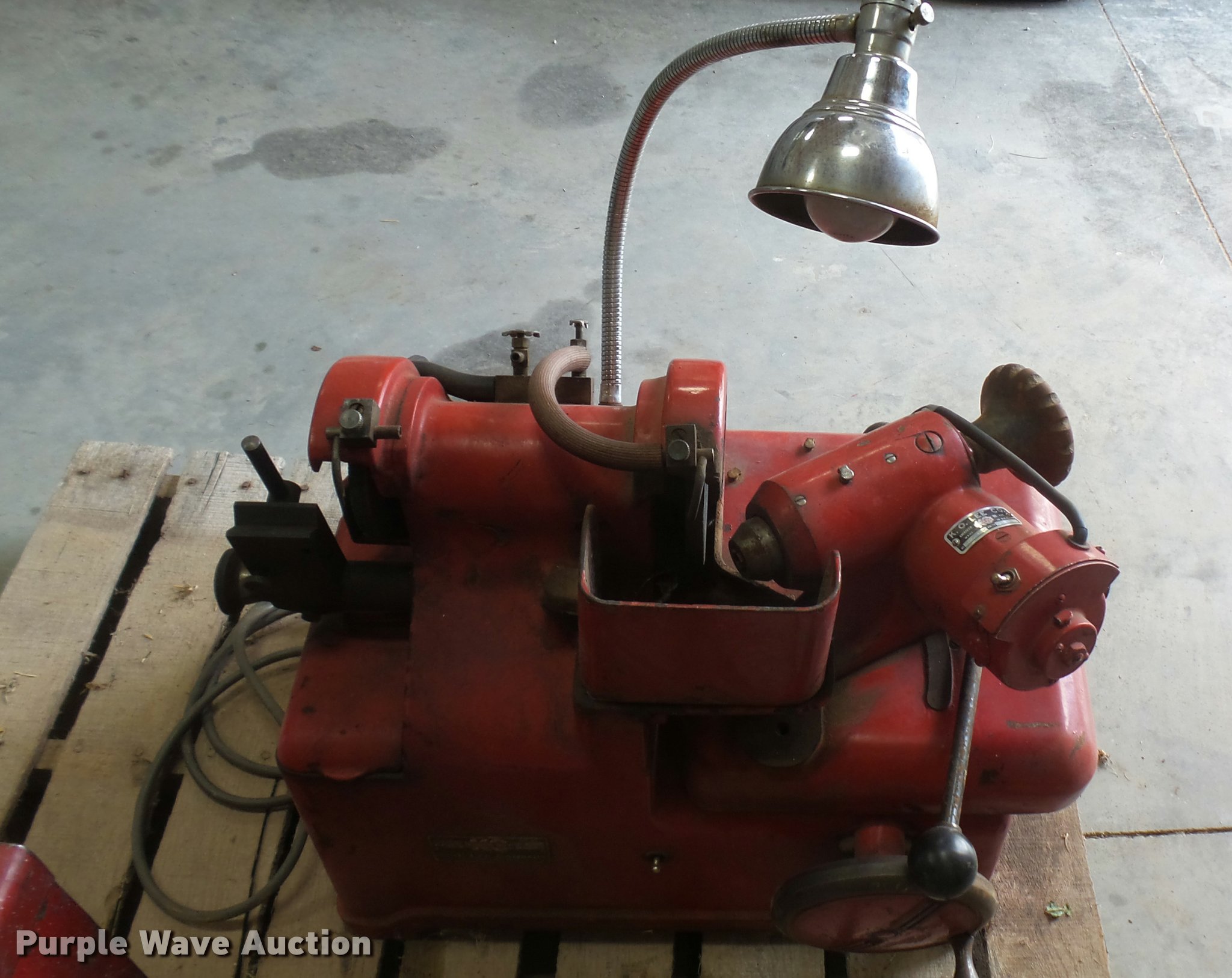 Ko Lee valve grinding machine in Geneseo, KS Item DR9632 sold
