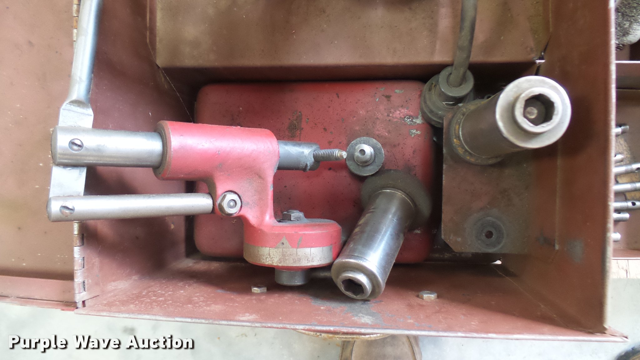 Ko Lee valve grinding machine in Geneseo, KS Item DR9632 sold