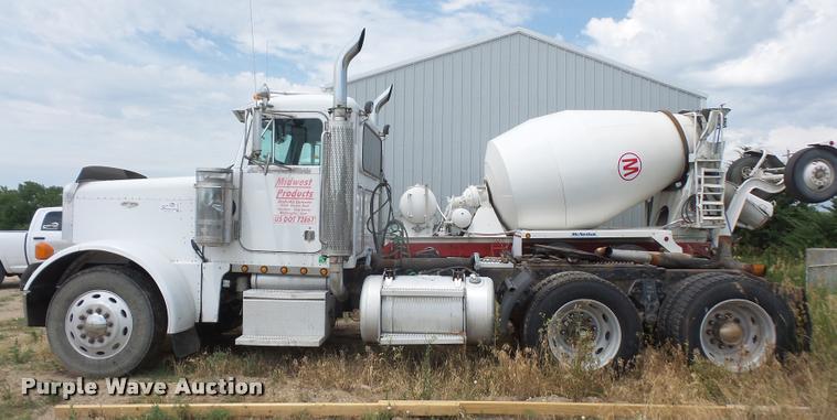 image for item DA1571 2000 Peterbilt 379 semi truck