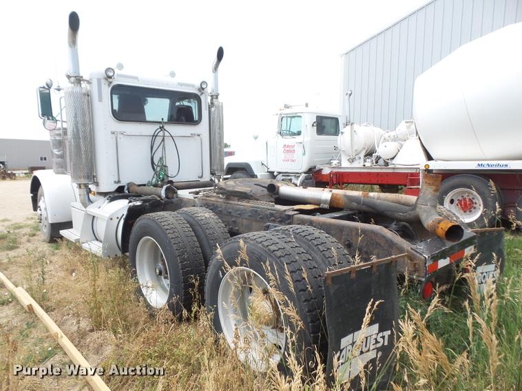 image for item DA1571 2000 Peterbilt 379 semi truck
