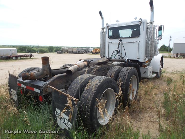 image for item DA1571 2000 Peterbilt 379 semi truck