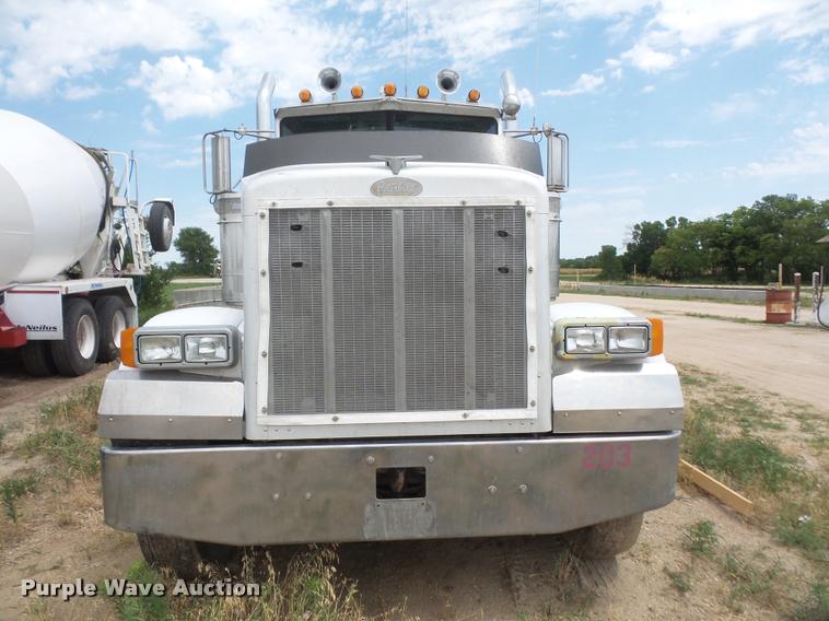 image for item DA1571 2000 Peterbilt 379 semi truck