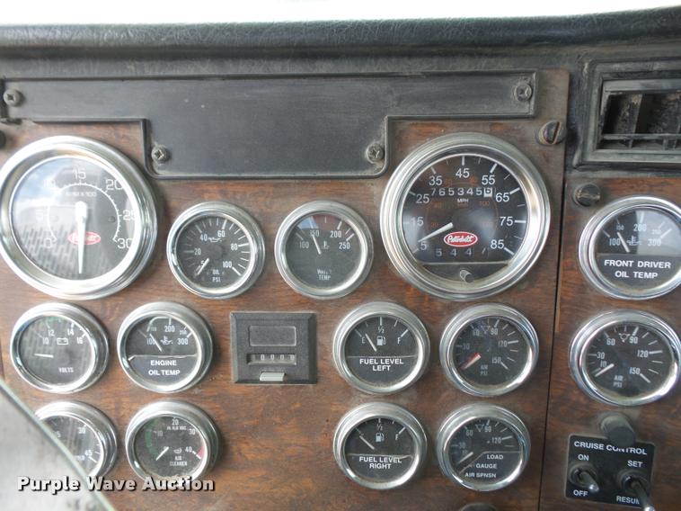 image for item DA1571 2000 Peterbilt 379 semi truck