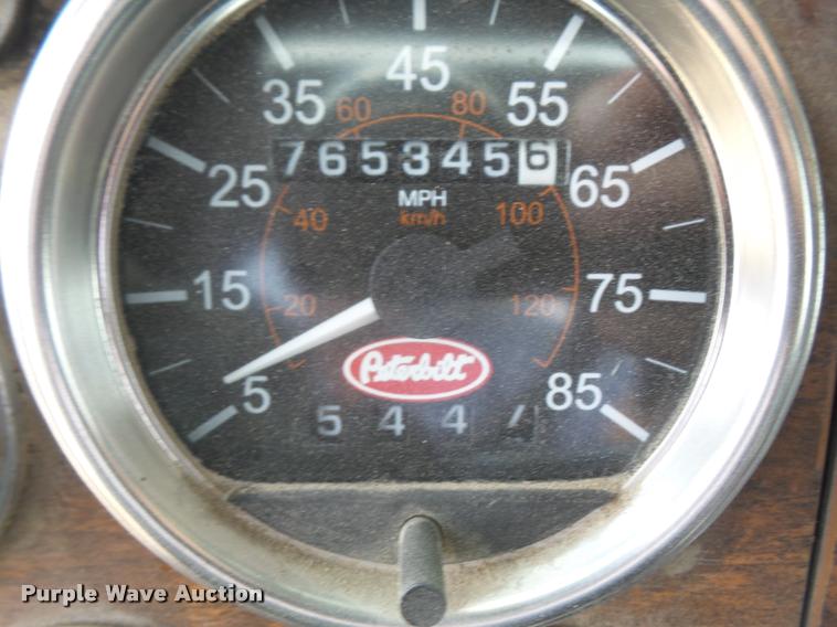 image for item DA1571 2000 Peterbilt 379 semi truck