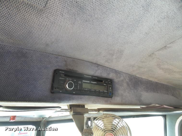 image for item DA1571 2000 Peterbilt 379 semi truck