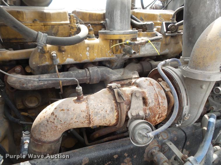 image for item DA1571 2000 Peterbilt 379 semi truck