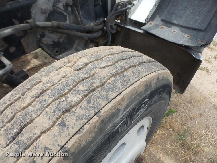 image for item DA1571 2000 Peterbilt 379 semi truck