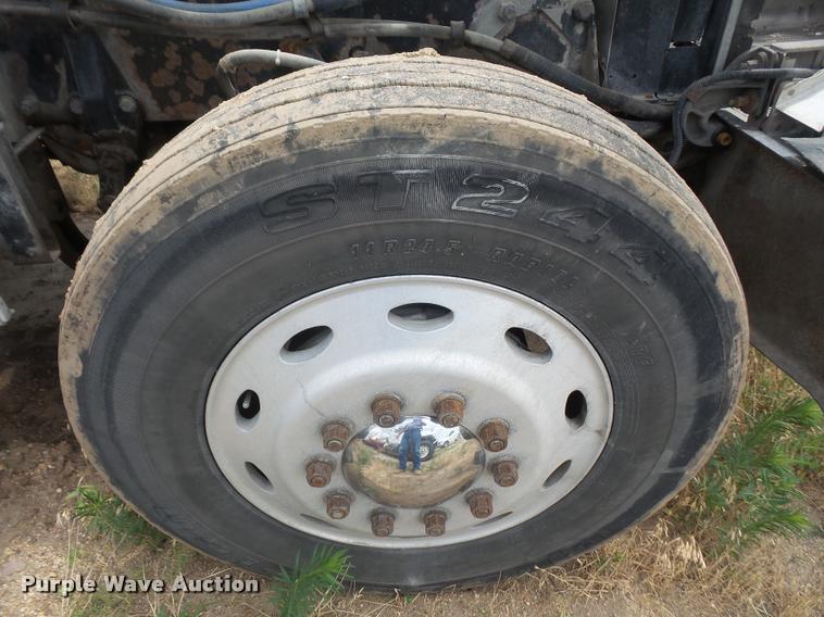 image for item DA1571 2000 Peterbilt 379 semi truck