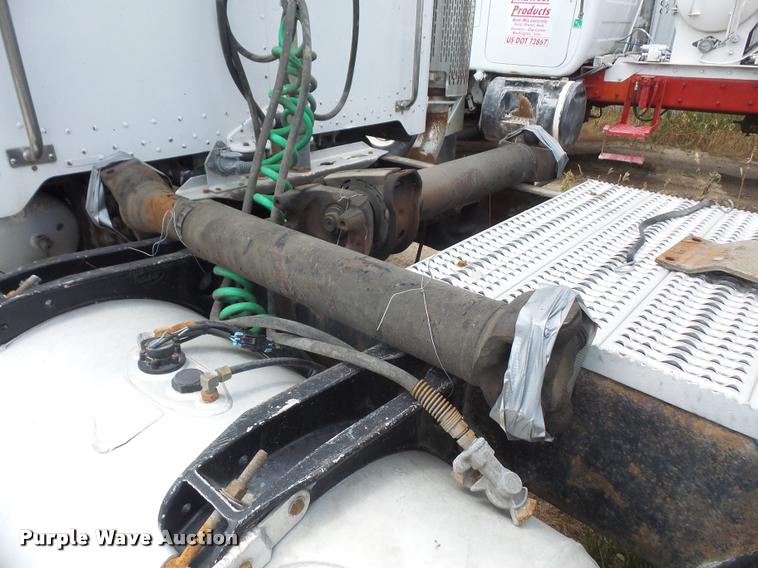 image for item DA1571 2000 Peterbilt 379 semi truck