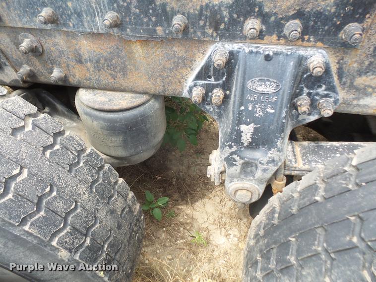 image for item DA1571 2000 Peterbilt 379 semi truck