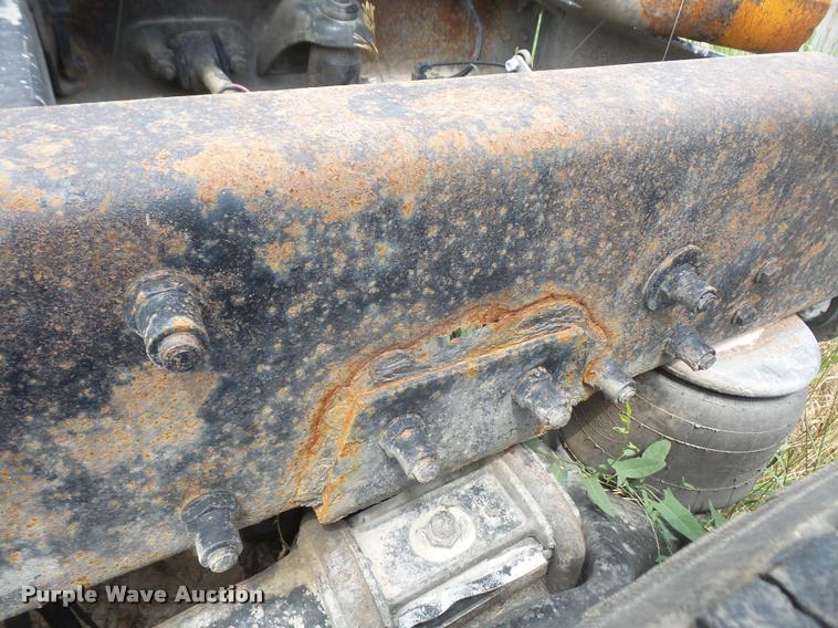 image for item DA1571 2000 Peterbilt 379 semi truck