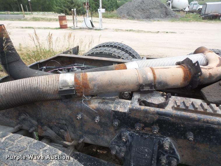 image for item DA1571 2000 Peterbilt 379 semi truck