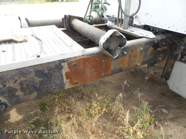 image for item DA1571 2000 Peterbilt 379 semi truck