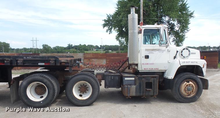 image for item DA1626 1995 Ford L9000 semi truck