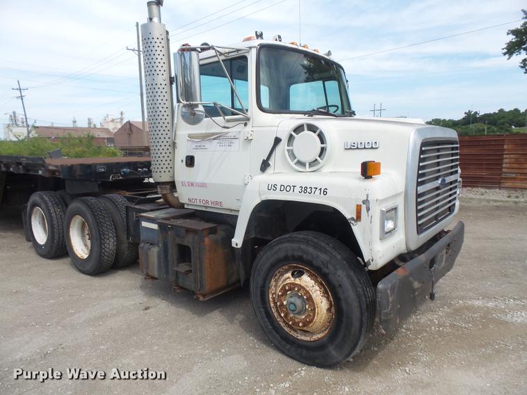 image for item DA1626 1995 Ford L9000 semi truck