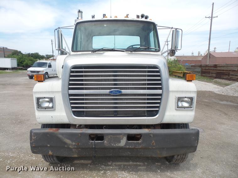 image for item DA1626 1995 Ford L9000 semi truck